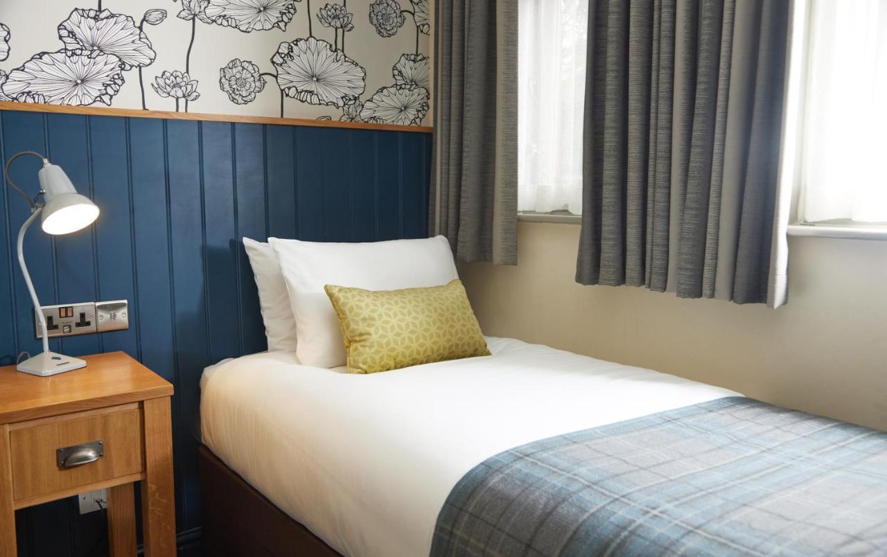 Hotel Red Lion By Greene King 3*